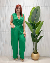 Cargar imagen en el visor de la galería, Green Jumpsuit
