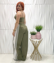 Cargar imagen en el visor de la galería, Olive Top &amp; Pant Set

