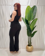 Cargar imagen en el visor de la galería, Black Top &amp; Pant Set
