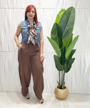 Cargar imagen en el visor de la galería, Chocolate Trouser
