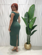Cargar imagen en el visor de la galería, Hunter Green Midi Dress
