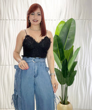Cargar imagen en el visor de la galería, Crochet Crop Top
