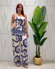 Cargar imagen en el visor de la galería, Blue Embroidery Set
