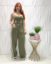 Cargar imagen en el visor de la galería, Olive Top &amp; Pant Set
