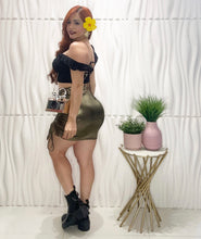 Cargar imagen en el visor de la galería, Gold Metallic Skirt
