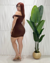 Cargar imagen en el visor de la galería, Off Shoulder Chocolate Dress
