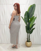 Cargar imagen en el visor de la galería, Black Stripes Casual Dress
