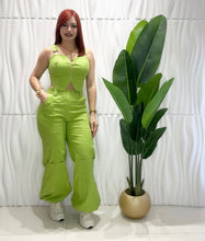 Cargar imagen en el visor de la galería, Green Top &amp; Pant Set
