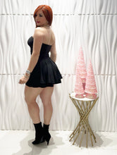 Cargar imagen en el visor de la galería, Delicate Black Romper
