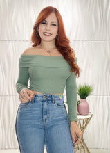 Cargar imagen en el visor de la galería, Off Shoulder Top
