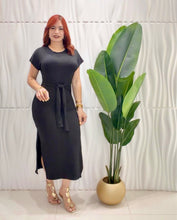 Cargar imagen en el visor de la galería, Midi Black Dress
