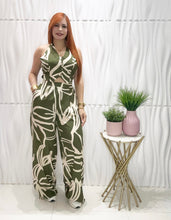 Cargar imagen en el visor de la galería, Olive Vest &amp; Palazzo Set
