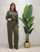 Cargar imagen en el visor de la galería, Olive Top &amp; Pant Set
