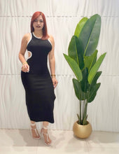 Cargar imagen en el visor de la galería, Basic Cut Out Black Dress
