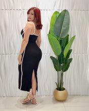 Cargar imagen en el visor de la galería, Classy Midi Black Dress
