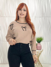 Cargar imagen en el visor de la galería, Coquette Sweater Top
