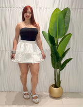 Cargar imagen en el visor de la galería, White Skort
