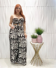 Cargar imagen en el visor de la galería, Black &amp; White Top &amp; Pant Set
