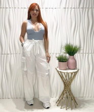 Cargar imagen en el visor de la galería, White Cargo Pant
