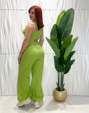 Cargar imagen en el visor de la galería, Green Top &amp; Pant Set

