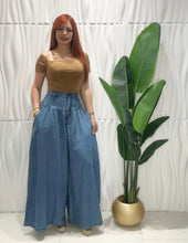 Cargar imagen en el visor de la galería, Vibrant Jeans
