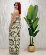 Cargar imagen en el visor de la galería, Green Embroidery Set
