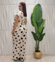 Cargar imagen en el visor de la galería, Ivory &amp; Black Button Top Pant Set
