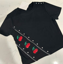 Cargar imagen en el visor de la galería, Pre-order Cherry Tshirt
