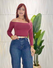 Cargar imagen en el visor de la galería, Off Shoulder Basic Top
