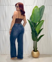 Cargar imagen en el visor de la galería, Italia Hight Waist Jeans
