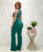 Cargar imagen en el visor de la galería, Esmerald Crop Top &amp; Pant Set
