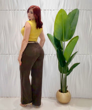 Cargar imagen en el visor de la galería, Chocolate Jeans

