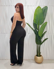 Cargar imagen en el visor de la galería, Black Halter Jumpsuit
