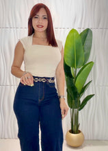 Cargar imagen en el visor de la galería, Classic Square Neck Top
