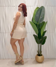 Cargar imagen en el visor de la galería, Beige Vest Set
