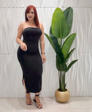 Cargar imagen en el visor de la galería, Strapples Black Midi Dress
