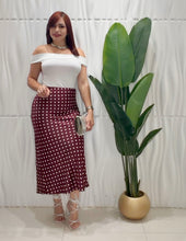 Cargar imagen en el visor de la galería, Burgundy Polka Dot Skirt
