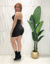 Cargar imagen en el visor de la galería, Glitter Halter Black Dress
