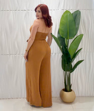 Cargar imagen en el visor de la galería, Camel Halter Jumpsuit
