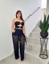 Cargar imagen en el visor de la galería, Black Lace Top &amp; Pant Set
