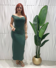 Cargar imagen en el visor de la galería, Hunter Green Midi Dress
