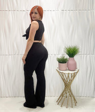 Cargar imagen en el visor de la galería, Black Crop Top &amp; Pant Set
