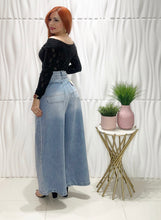 Cargar imagen en el visor de la galería, Vibrant Broad Jeans
