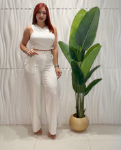 Cargar imagen en el visor de la galería, White Top &amp; Pant Set
