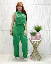 Cargar imagen en el visor de la galería, Kelly Green Top &amp; Pants Set
