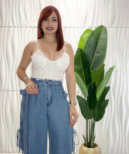 Cargar imagen en el visor de la galería, Crochet Crop Top
