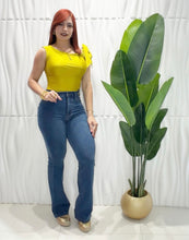 Cargar imagen en el visor de la galería, Vibrant Bell Bottom Jeans
