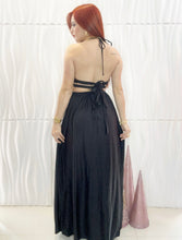 Cargar imagen en el visor de la galería, Black Out Maxi Dress
