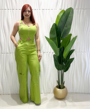 Cargar imagen en el visor de la galería, Green Top &amp; Pant Set

