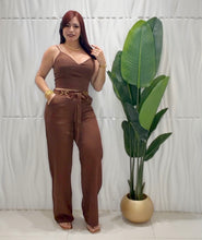 Cargar imagen en el visor de la galería, Brown Top &amp; Pant Set
